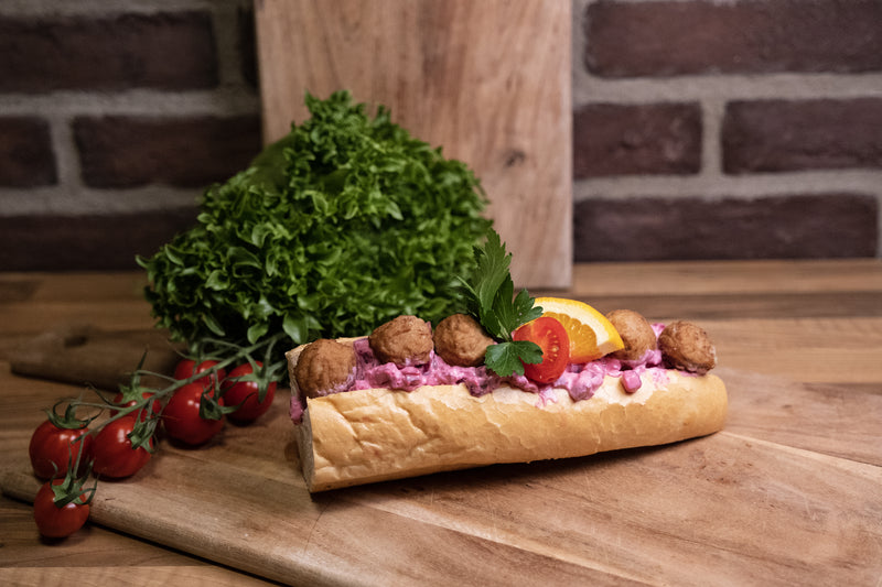 Baguette köttbullar och rödbetssallad
