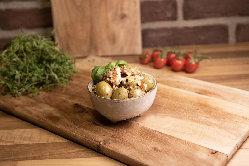 Oliver med Grana Padano och soltorkade tomater 150g