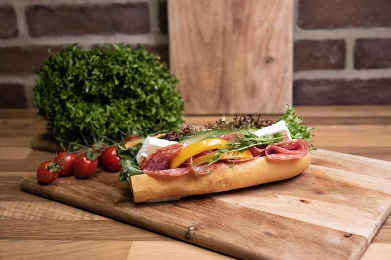 Baguette salami och brie